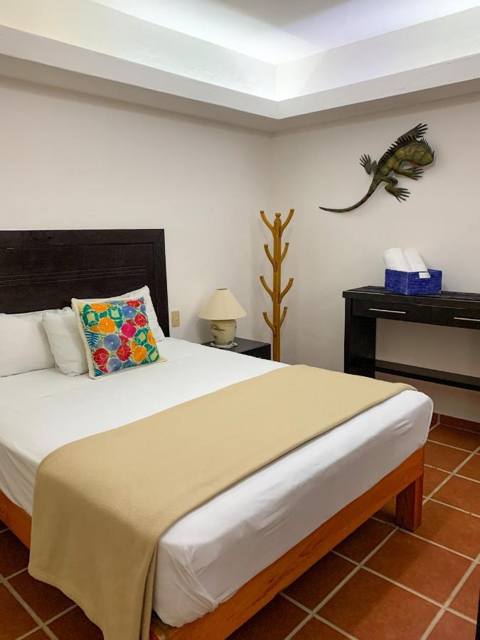 La Iguana Vallarta Lgbt Adults Only - Romantic Zone - Party Clubbing Street Puerto Vallarta Extérieur photo