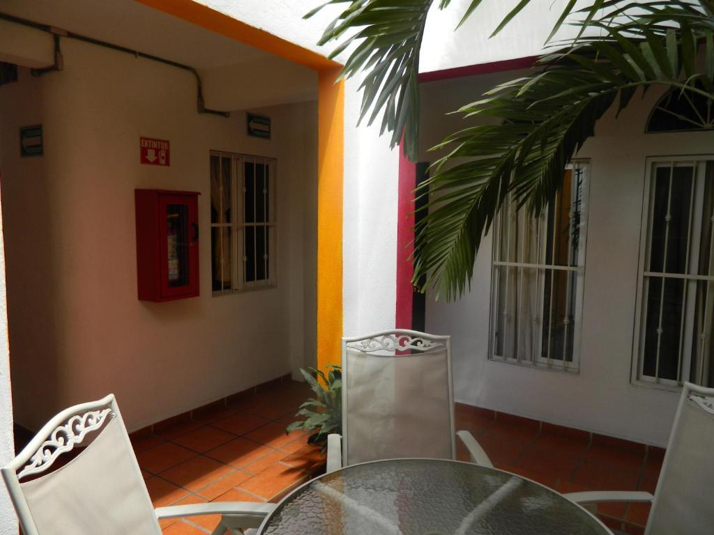 La Iguana Vallarta Lgbt Adults Only - Romantic Zone - Party Clubbing Street Puerto Vallarta Extérieur photo